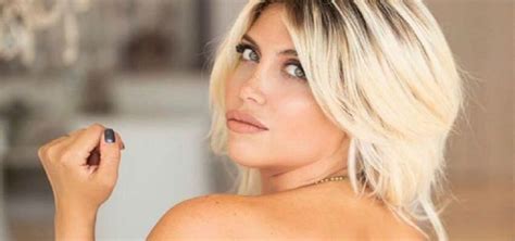 wanda nara nuda|Soccer WAG Wanda Nara posts naked photos for sad fans